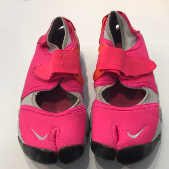 nike rift grey and pink